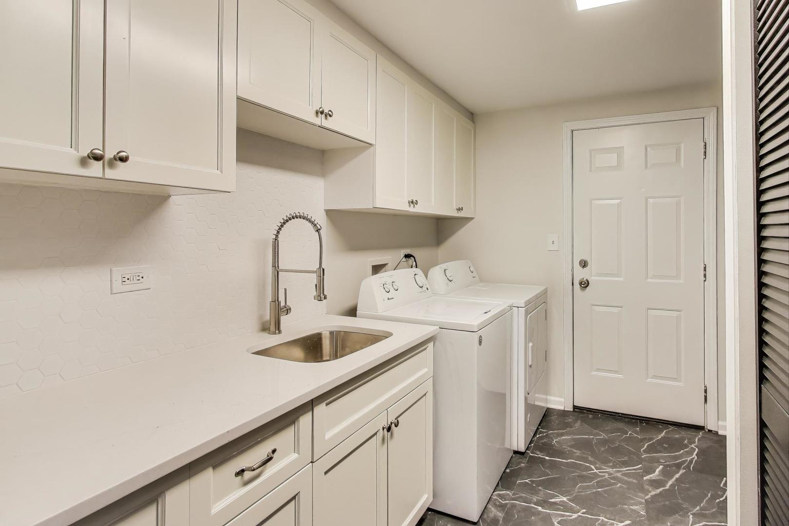 1321 W Liberty Drive, Wheaton, IL 60187