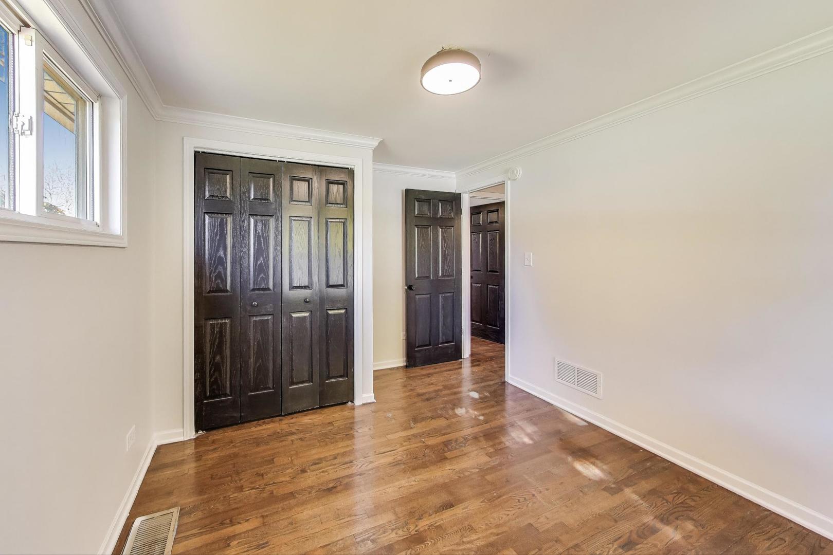 1321 W Liberty Drive, Wheaton, IL 60187