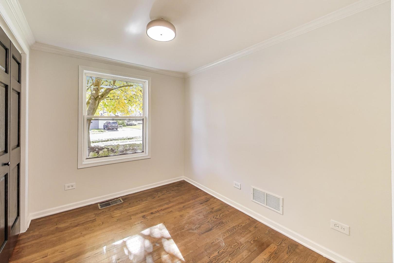 1321 W Liberty Drive, Wheaton, IL 60187