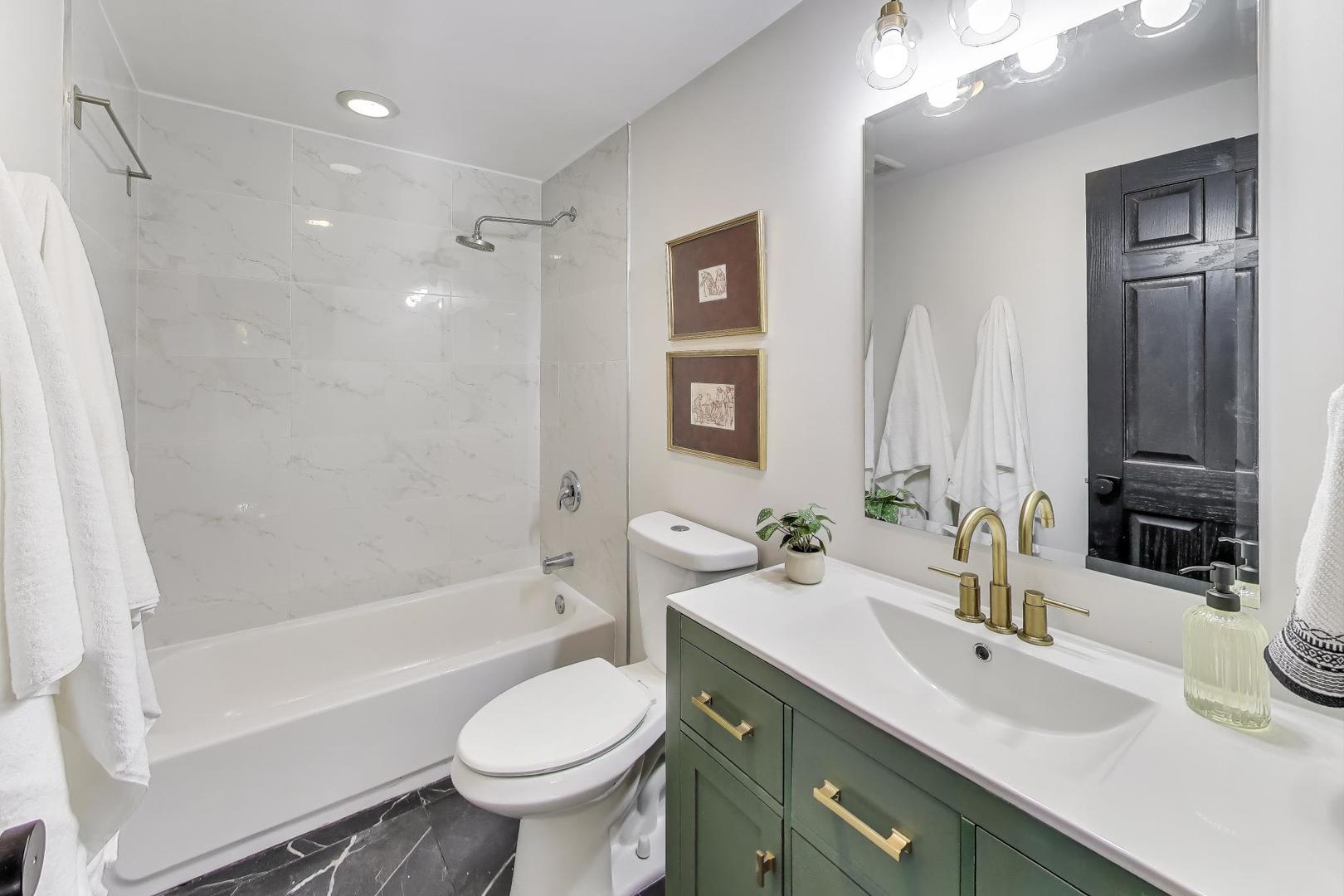 1321 W Liberty Drive, Wheaton, IL 60187