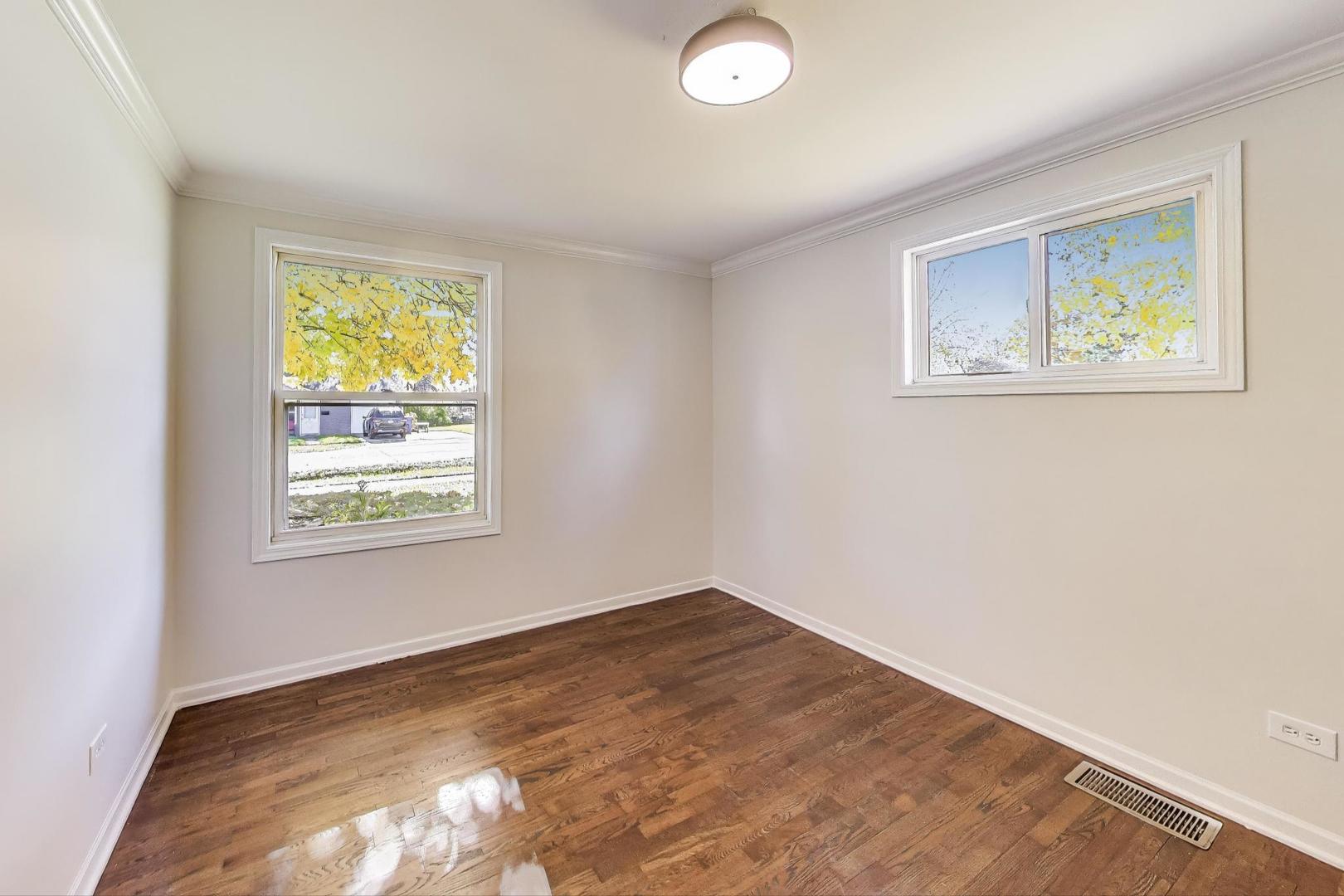 1321 W Liberty Drive, Wheaton, IL 60187