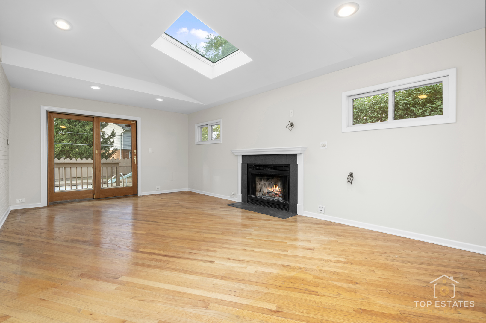 445 W Dorset Avenue, Palatine, IL 60067