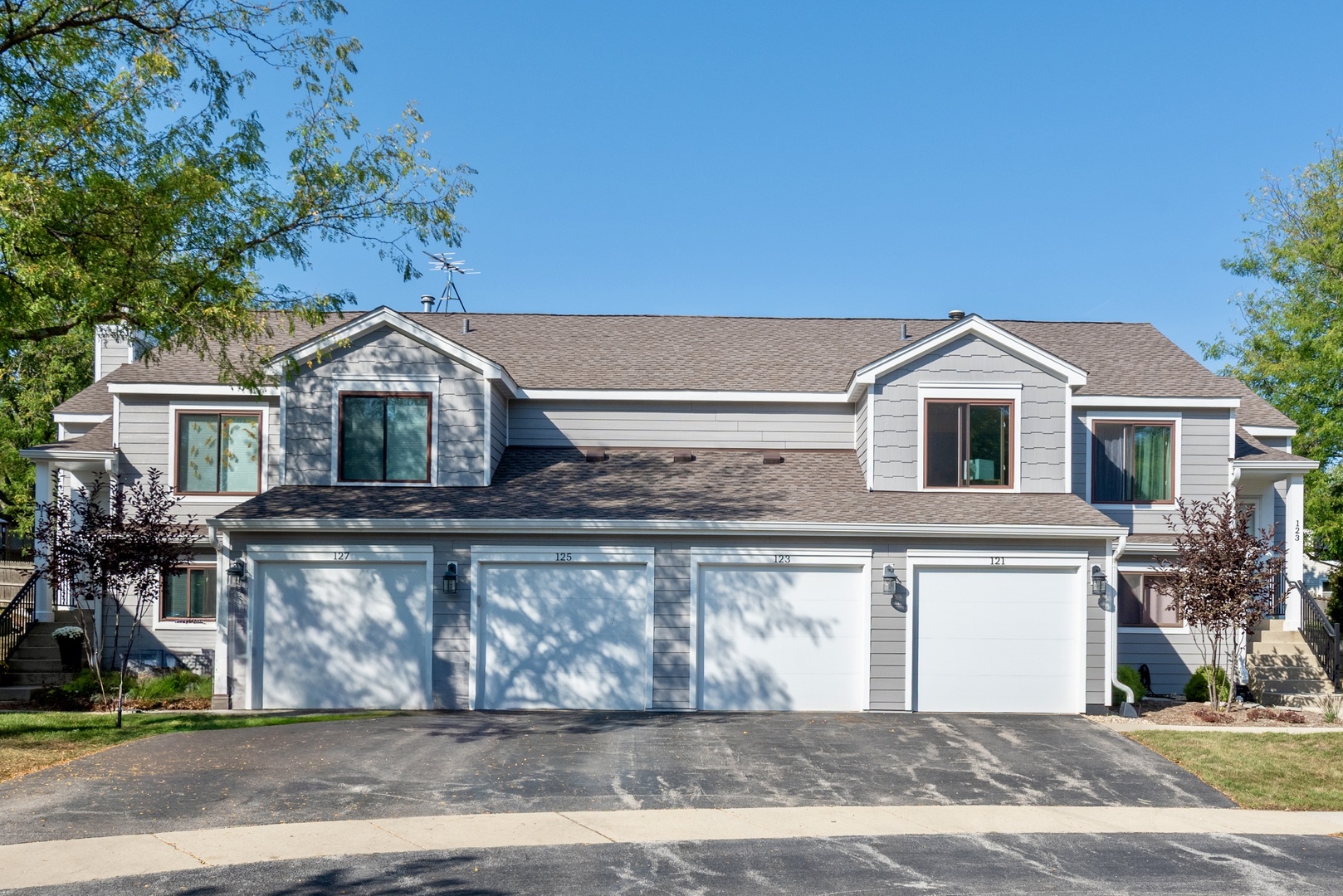 125 Manchester Court #125, Schaumburg, IL 60193