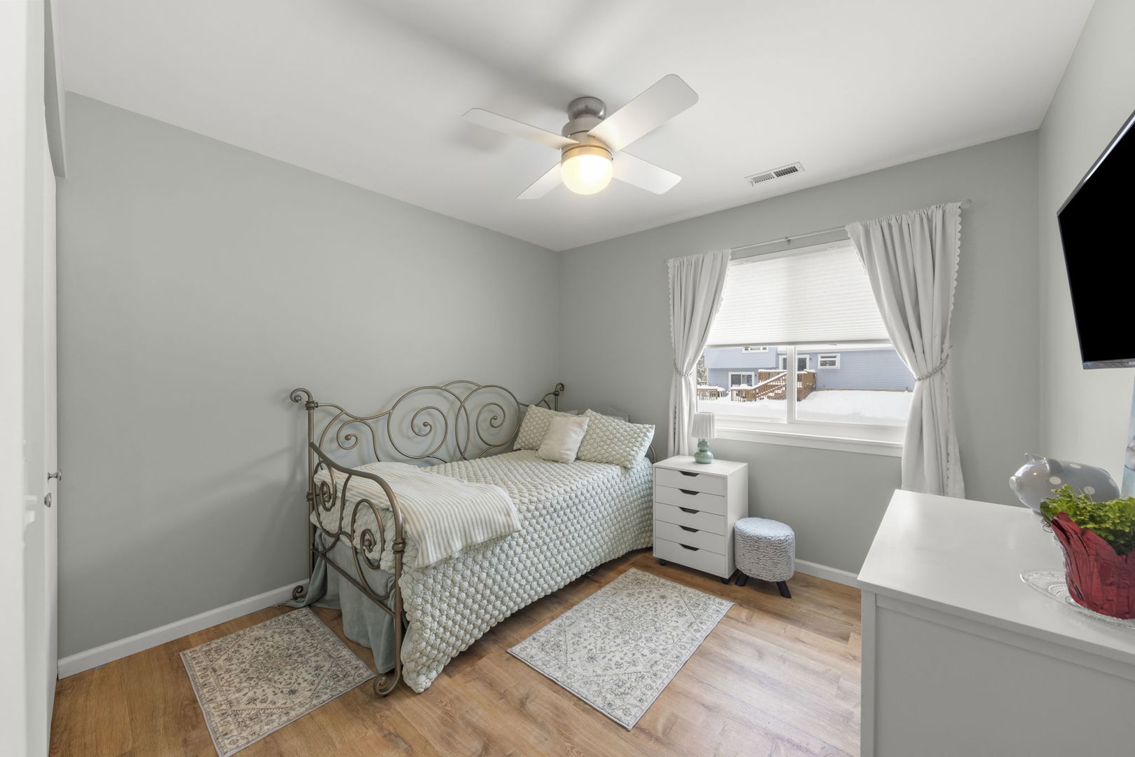 125 Manchester Court #125, Schaumburg, IL 60193