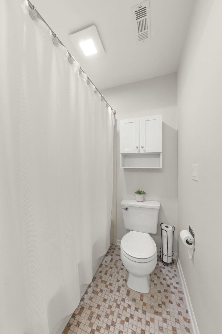 125 Manchester Court #125, Schaumburg, IL 60193