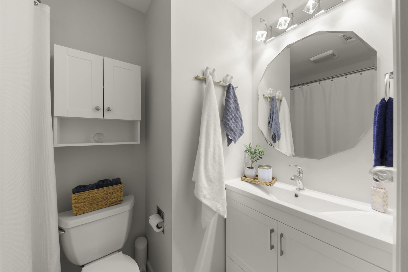 125 Manchester Court #125, Schaumburg, IL 60193