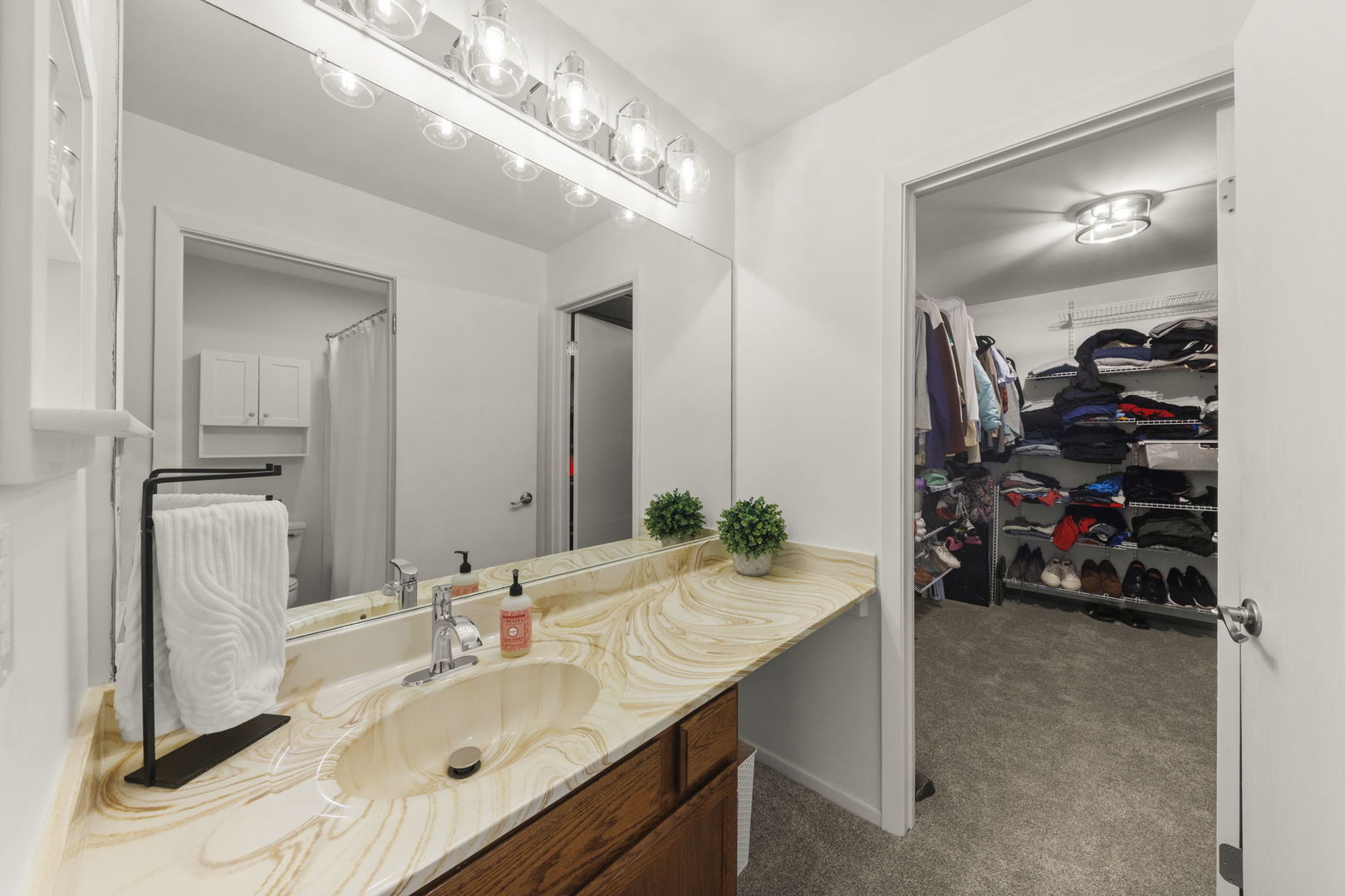 125 Manchester Court #125, Schaumburg, IL 60193