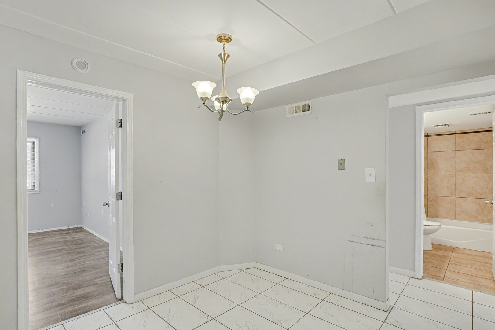 2807 Glenwood Lansing Road #112, Lynwood, IL 60411