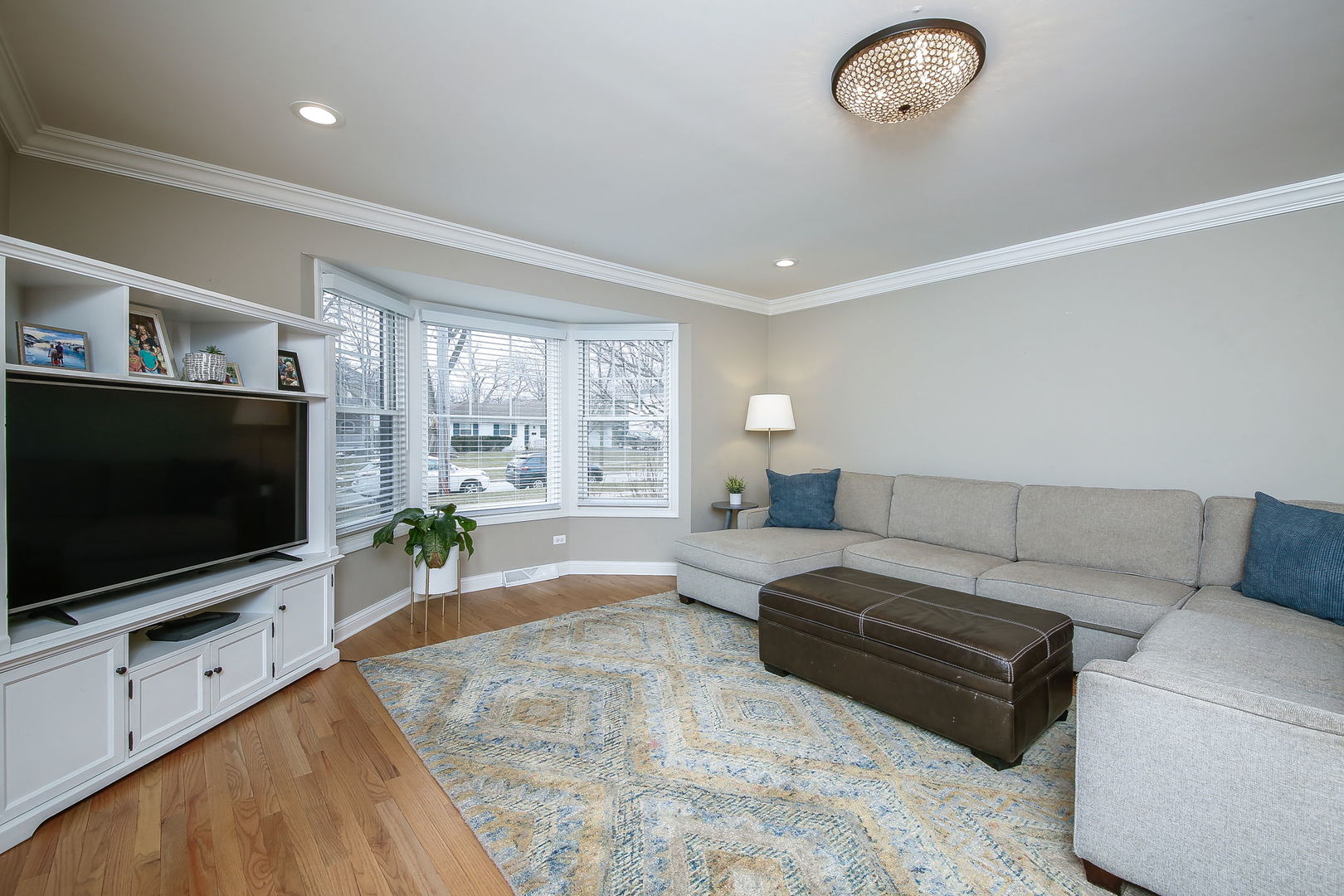 709 Pleasant Avenue, Glen Ellyn, IL 60137