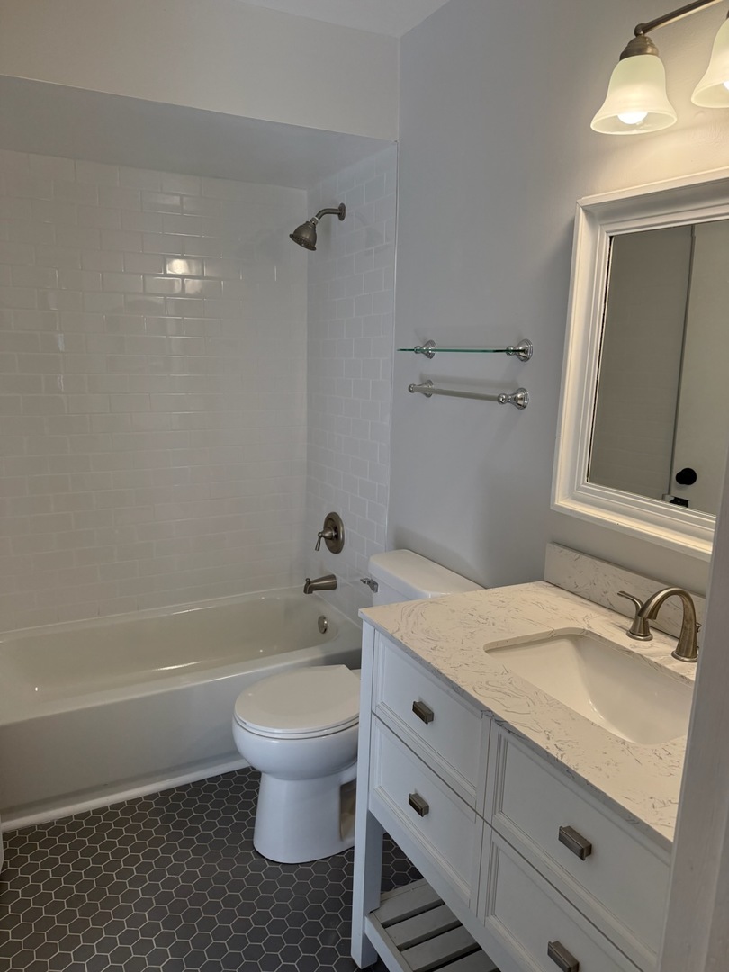 5513 Barclay Court, Clarendon Hills, IL 60514