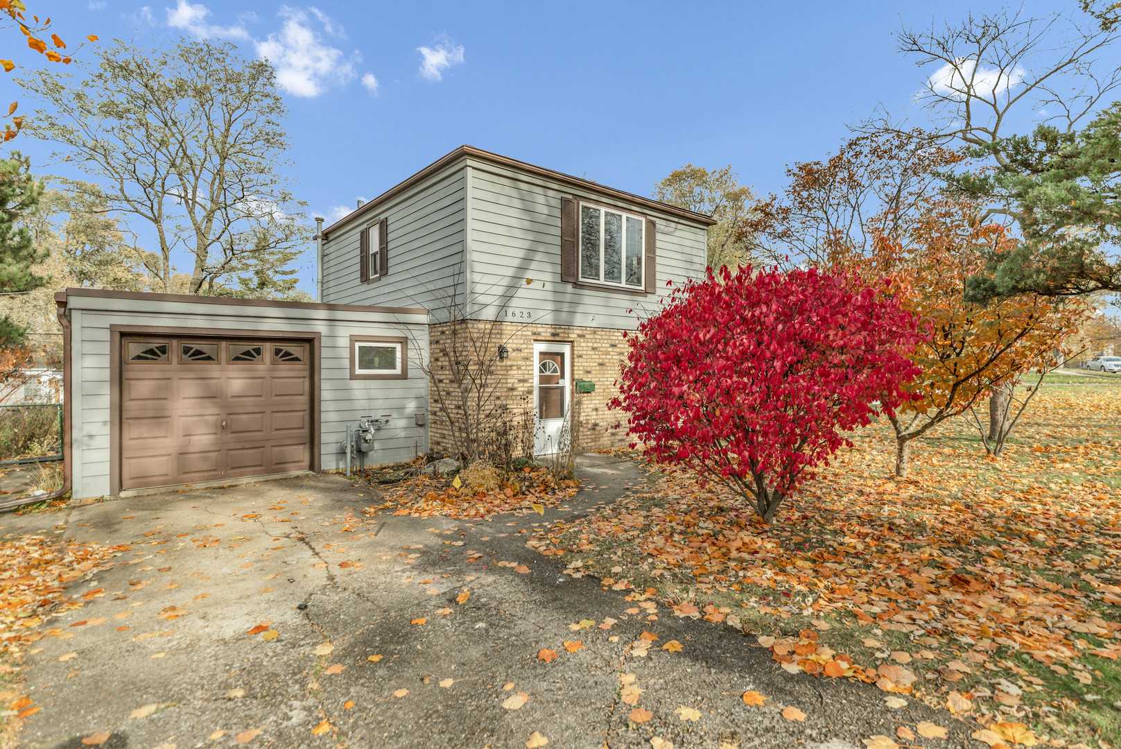 1623 Sawyer Avenue, Glen Ellyn, IL 60137