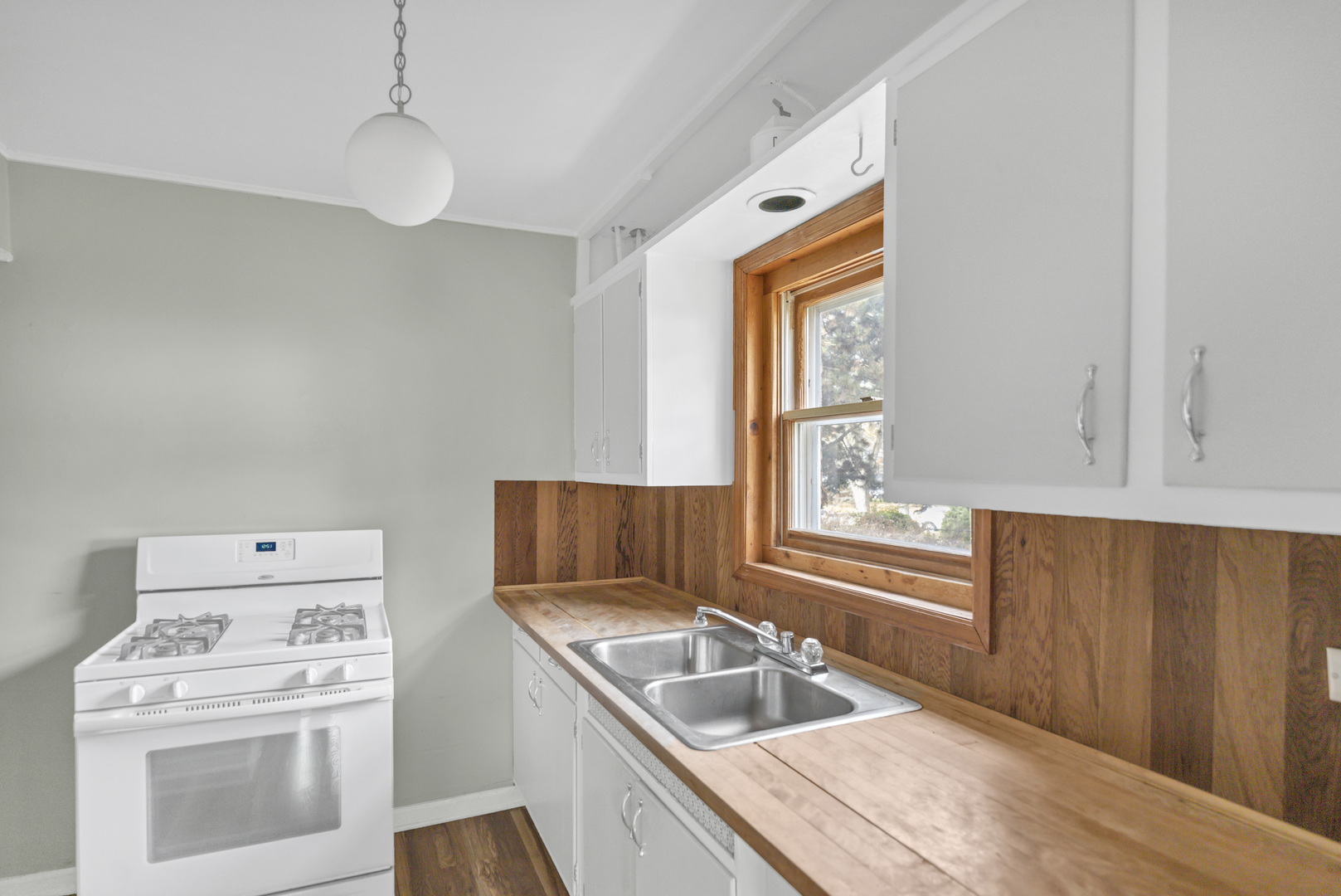 1623 Sawyer Avenue, Glen Ellyn, IL 60137