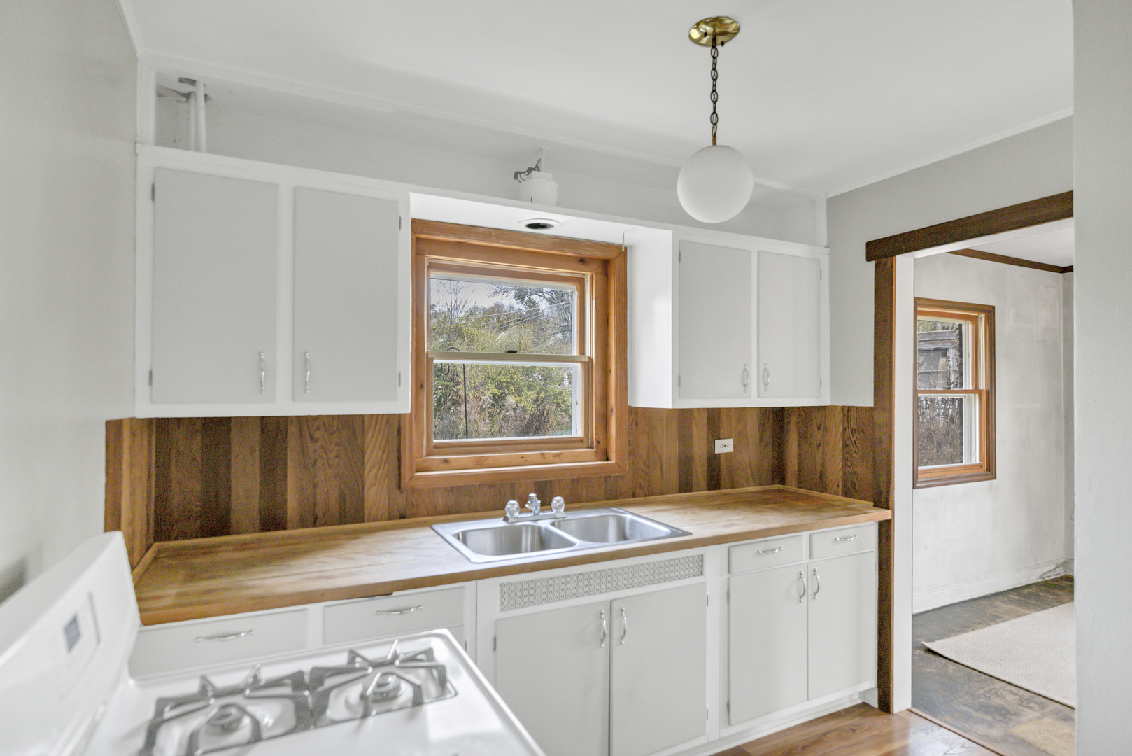 1623 Sawyer Avenue, Glen Ellyn, IL 60137