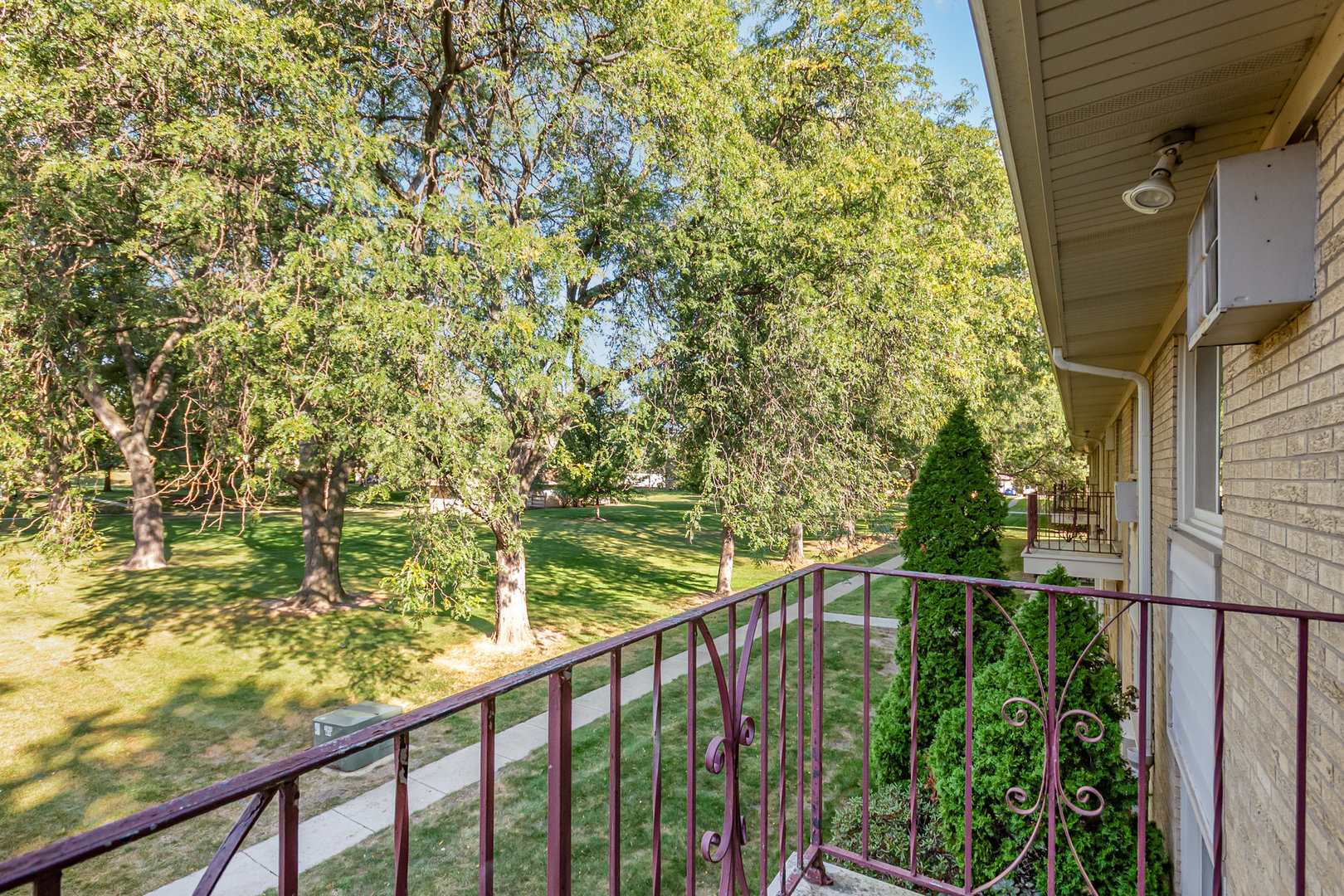 5740 Concord Lane #12, Clarendon Hills, IL 60514