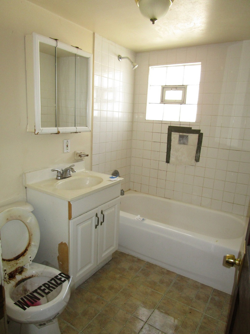 1416 S 17th Avenue, Maywood, IL 60153