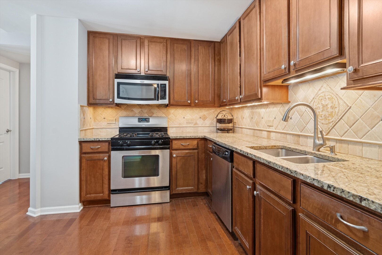 855 E 22ND Street #104, Lombard, IL 60148