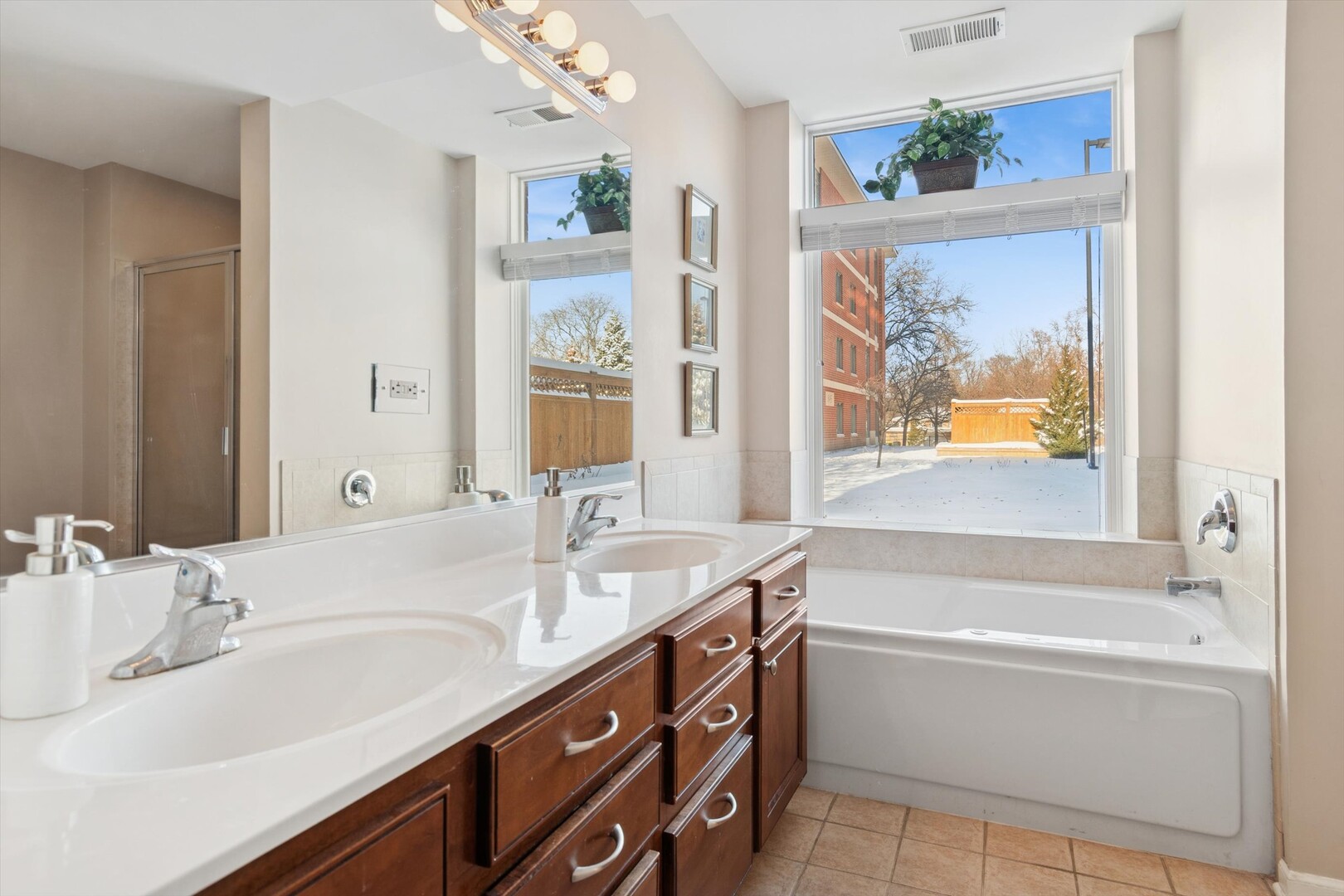 855 E 22ND Street #104, Lombard, IL 60148