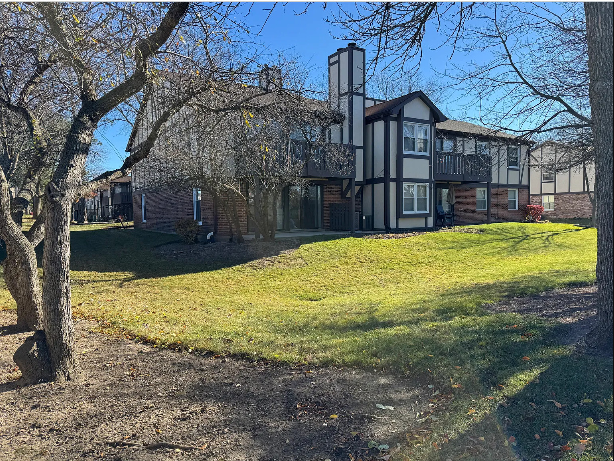 2950 NORTHAMPTON Drive #B1, Rolling Meadows, IL 60008