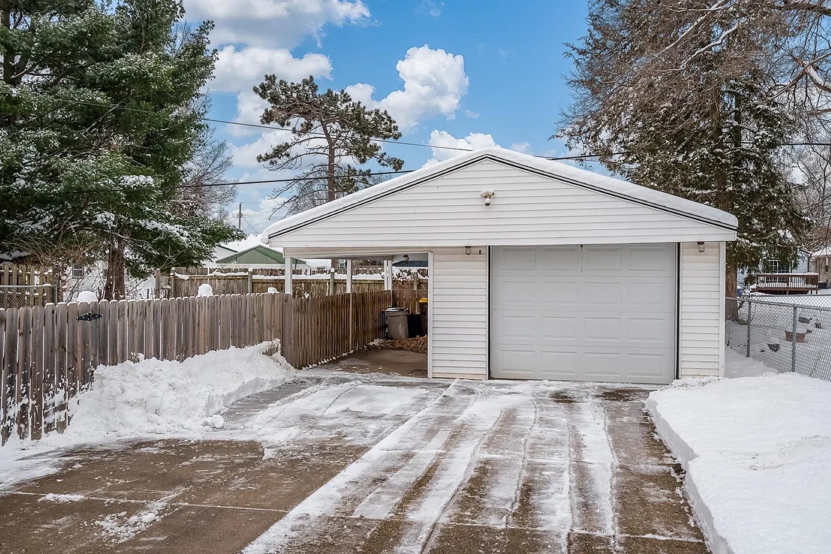 1003 E Hosmer Street, Loves Park, IL 61111