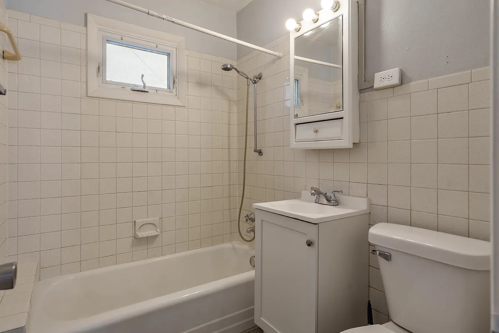 1003 E Hosmer Street, Loves Park, IL 61111