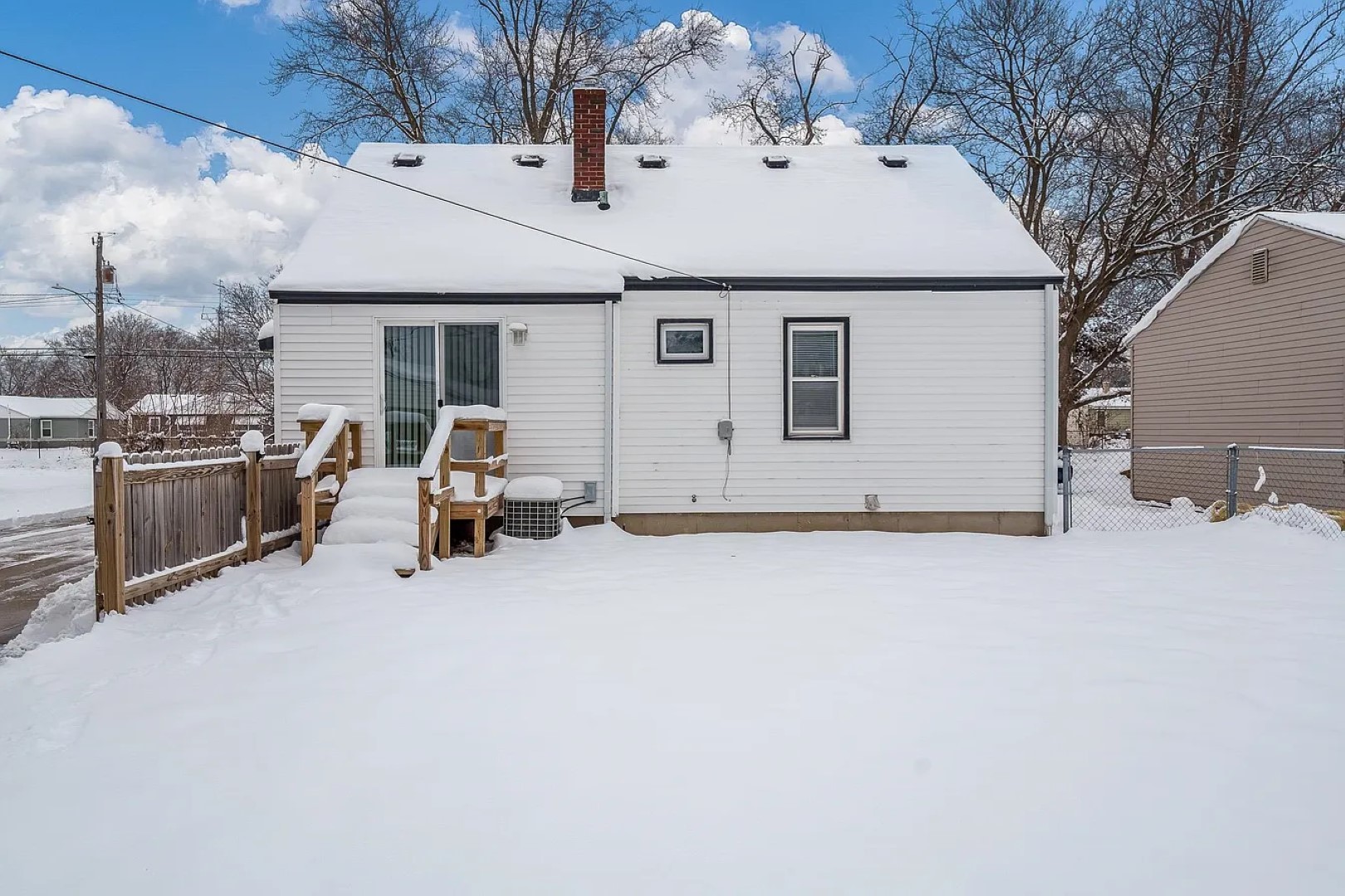 1003 E Hosmer Street, Loves Park, IL 61111