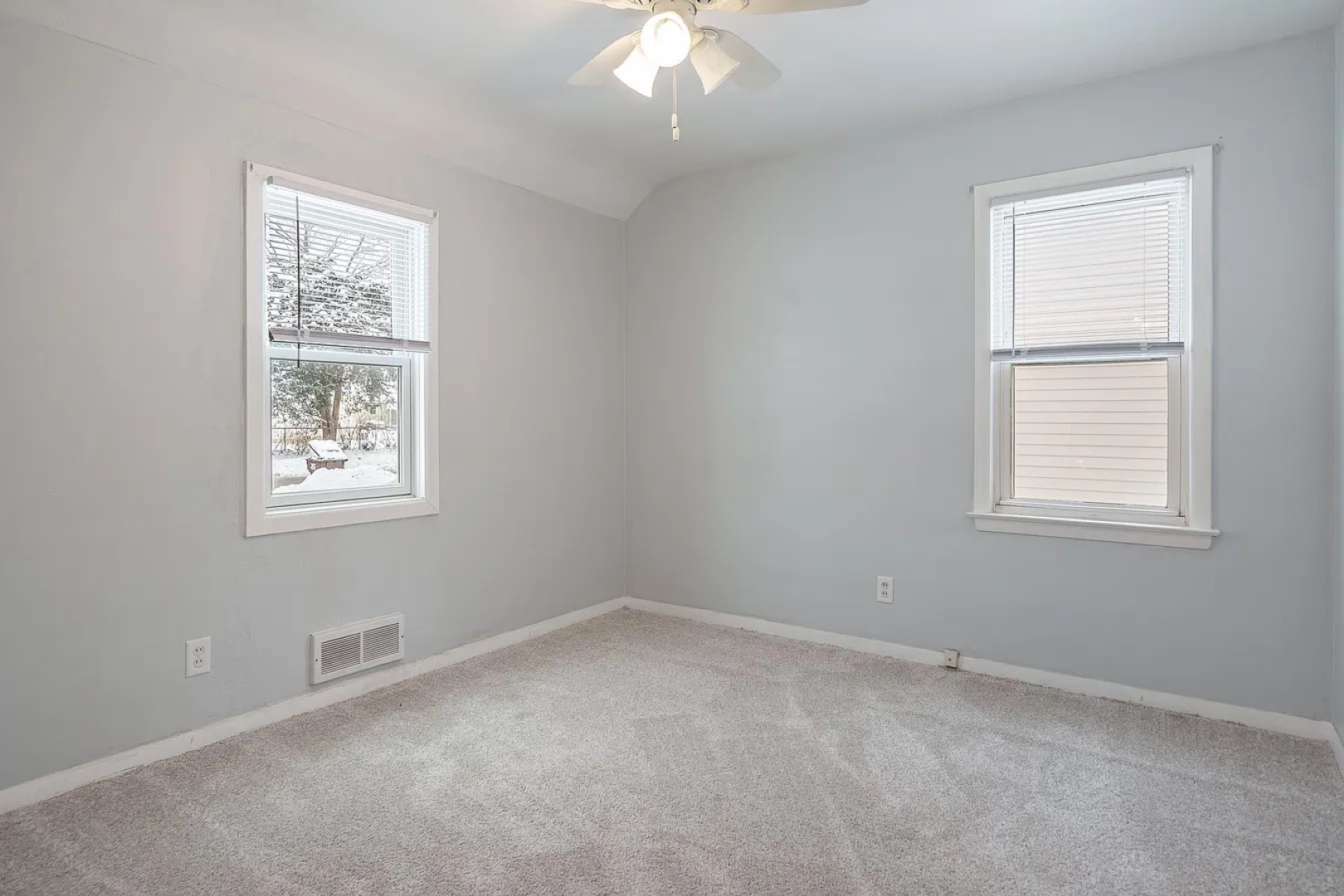 1003 E Hosmer Street, Loves Park, IL 61111