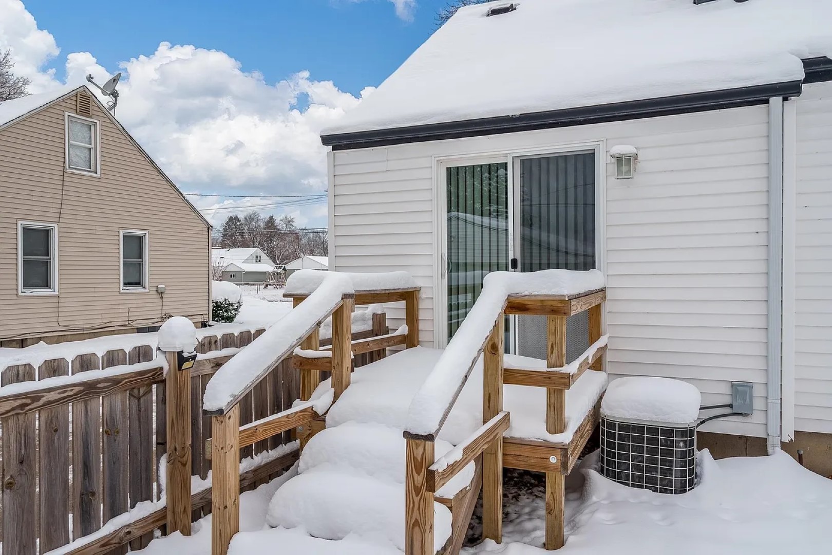 1003 E Hosmer Street, Loves Park, IL 61111