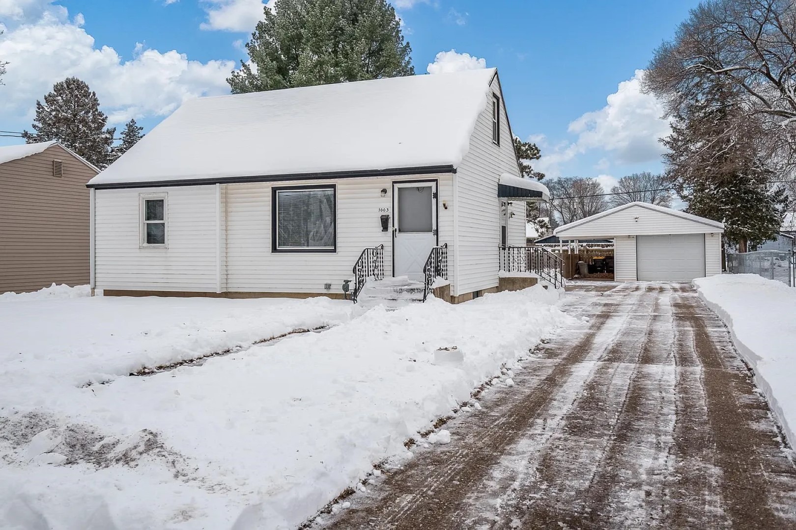 1003 E Hosmer Street, Loves Park, IL 61111