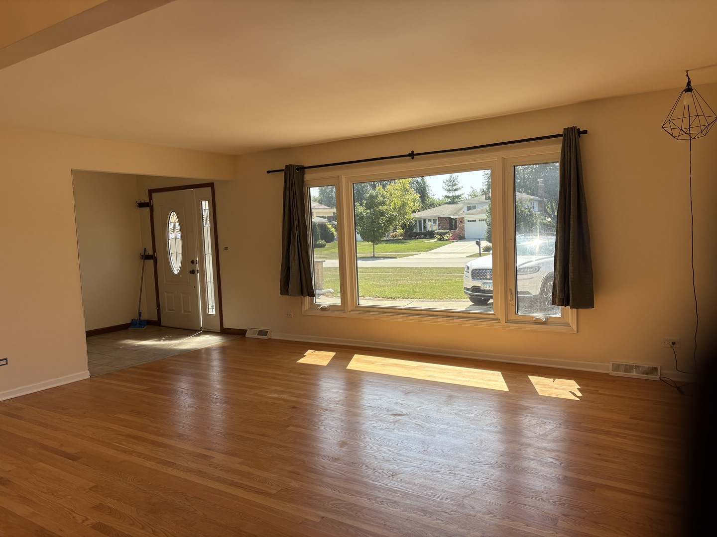 1814 Holly Avenue, Darien, IL 60561