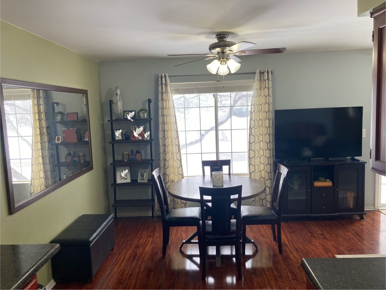 522 Lowell Drive, South Elgin, IL 60177