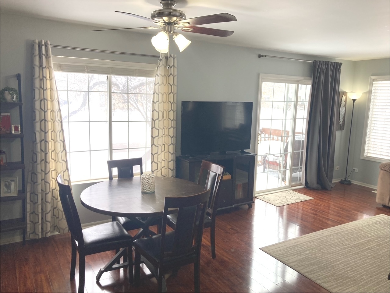 522 Lowell Drive, South Elgin, IL 60177