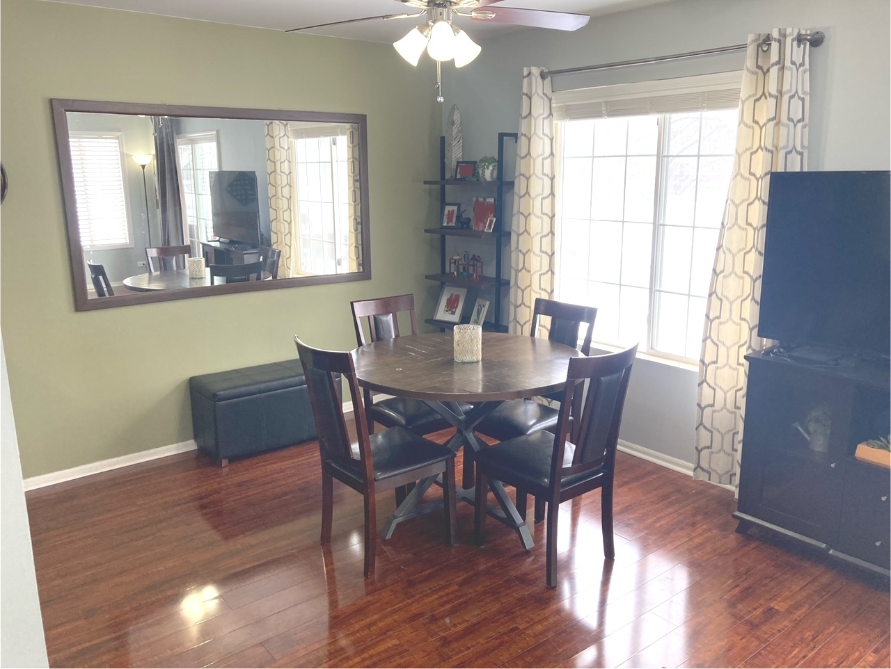 522 Lowell Drive, South Elgin, IL 60177