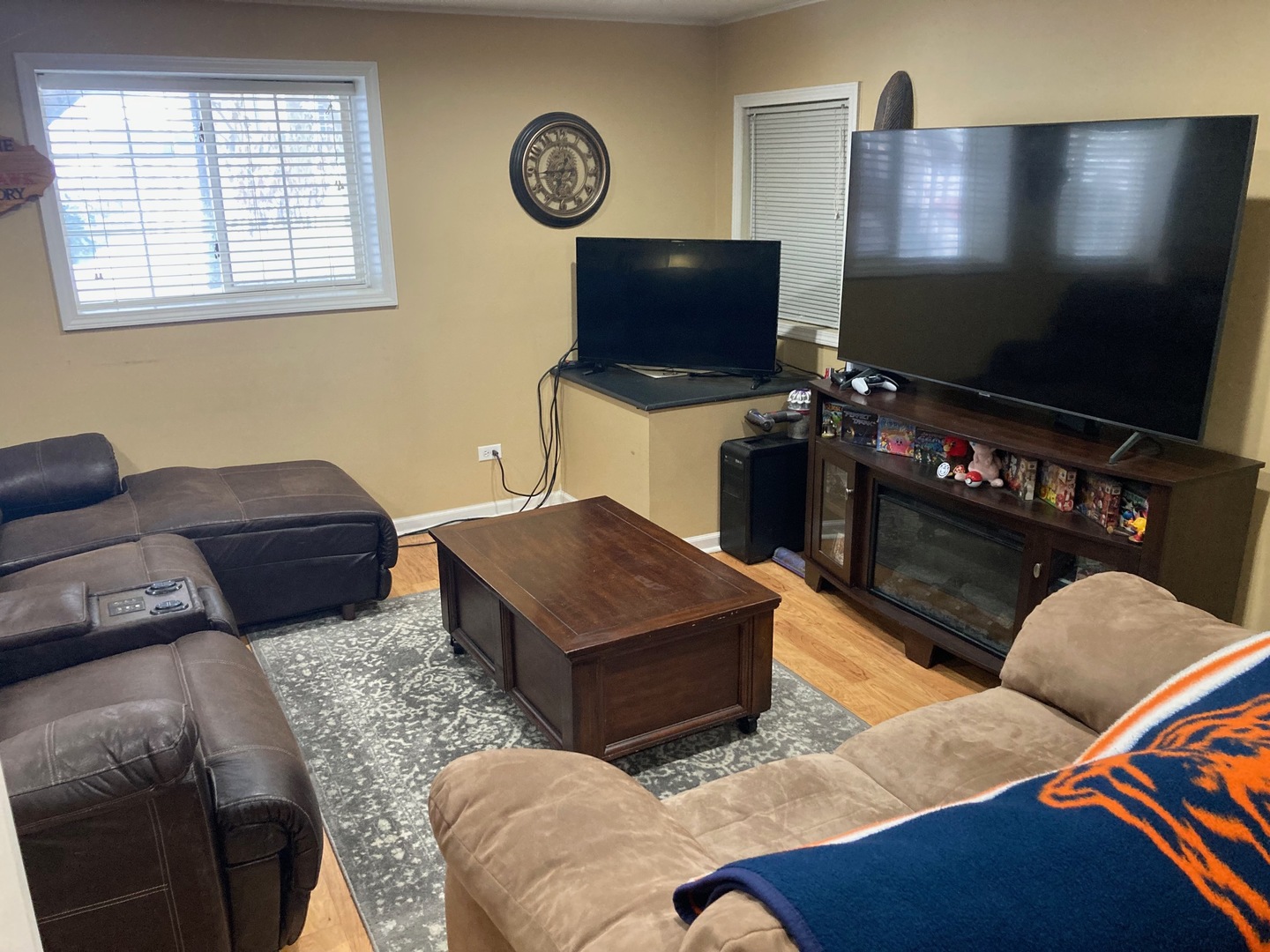 522 Lowell Drive, South Elgin, IL 60177