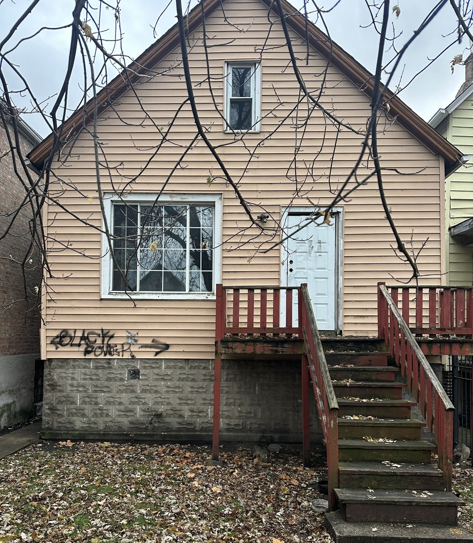 8118 S Muskegon Avenue, Chicago, IL 60617