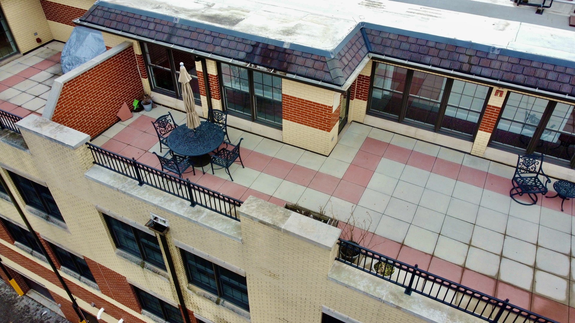 10 E Burlington Street #2C, Riverside, IL 60546