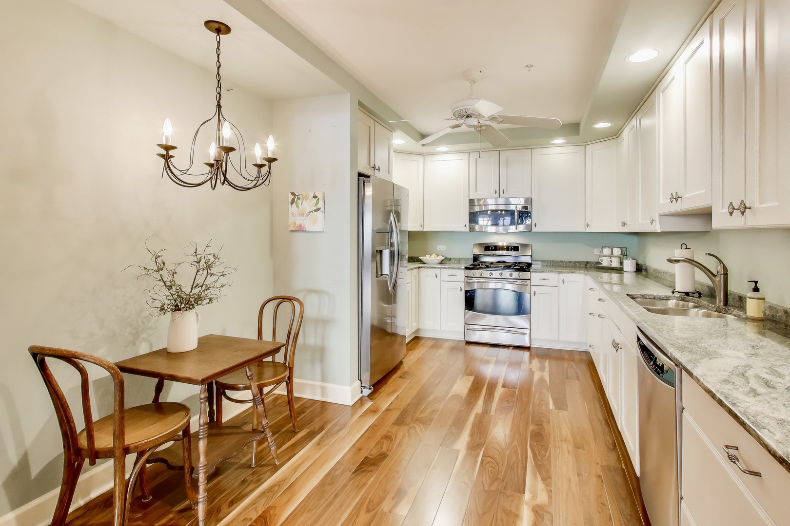 10 E Burlington Street #2C, Riverside, IL 60546