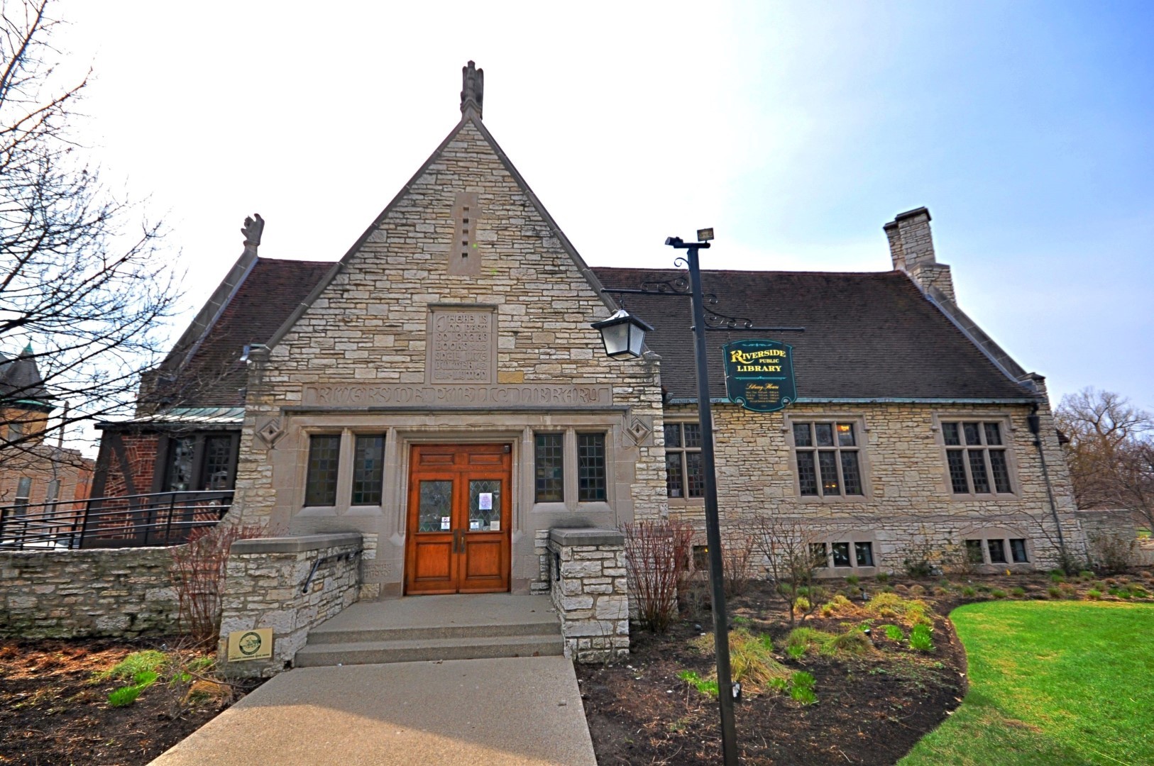 10 E Burlington Street #2C, Riverside, IL 60546