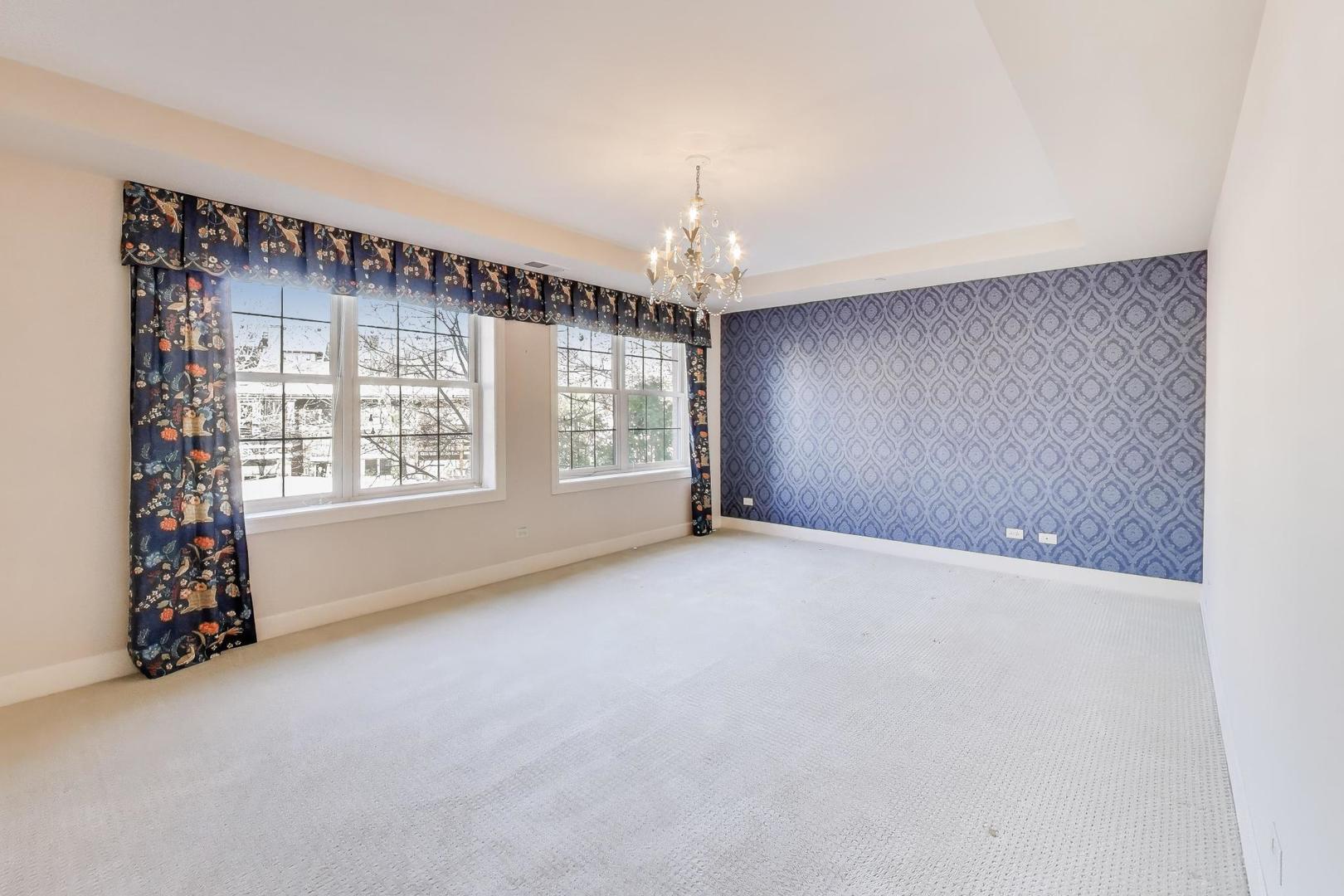 10 E Burlington Street #2C, Riverside, IL 60546