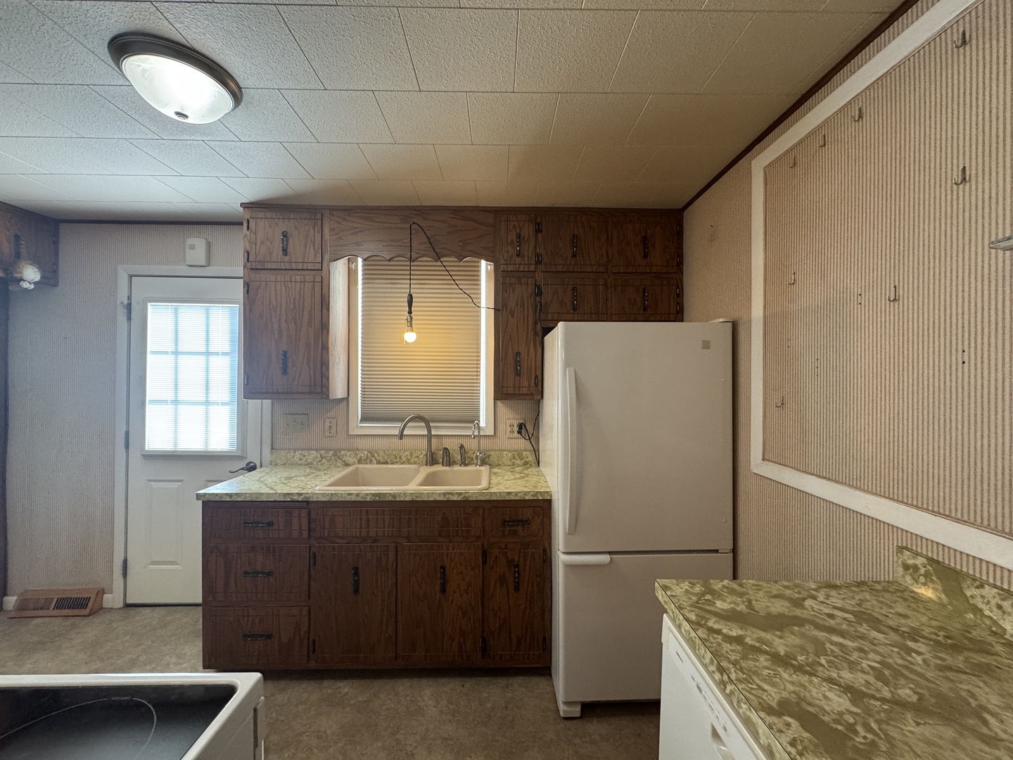 602 E Webster Street, Clinton, IL 61727