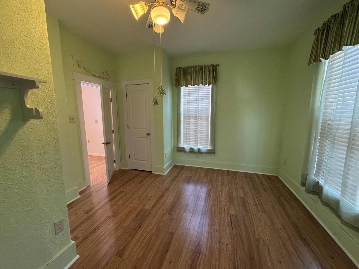 602 E Webster Street, Clinton, IL 61727