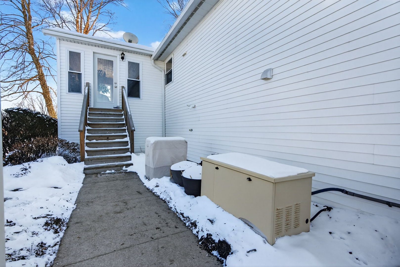 2420 N Dwight Road, Morris, IL 60450