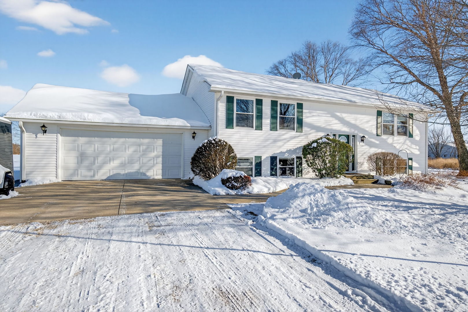 2420 N Dwight Road, Morris, IL 60450