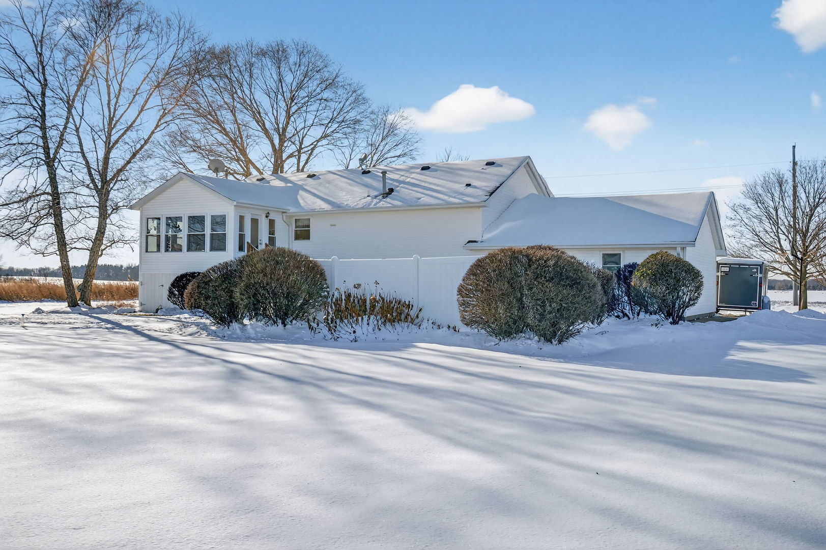 2420 N Dwight Road, Morris, IL 60450