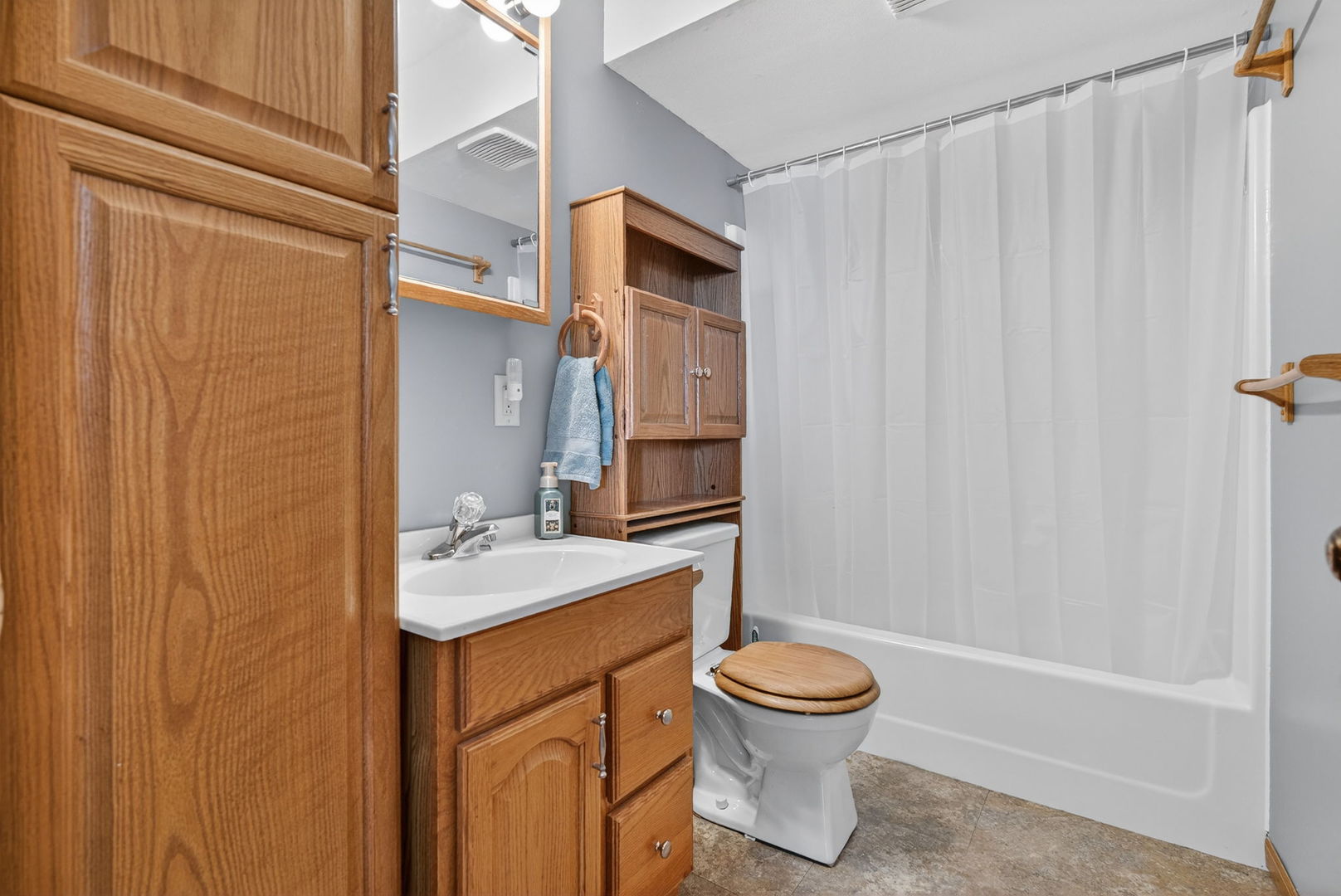 2420 N Dwight Road, Morris, IL 60450