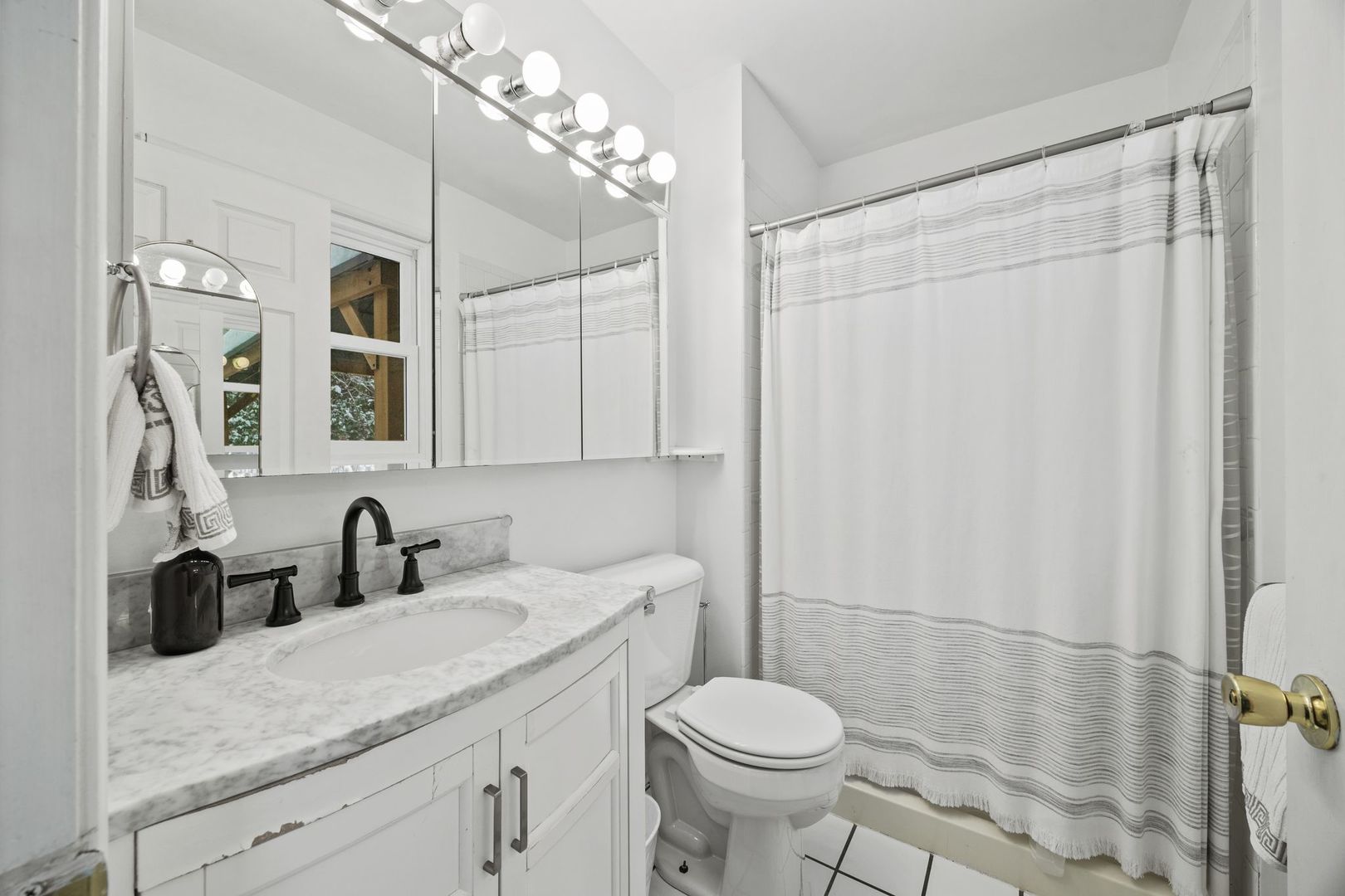 100 Dartford Lane, Schaumburg, IL 60194