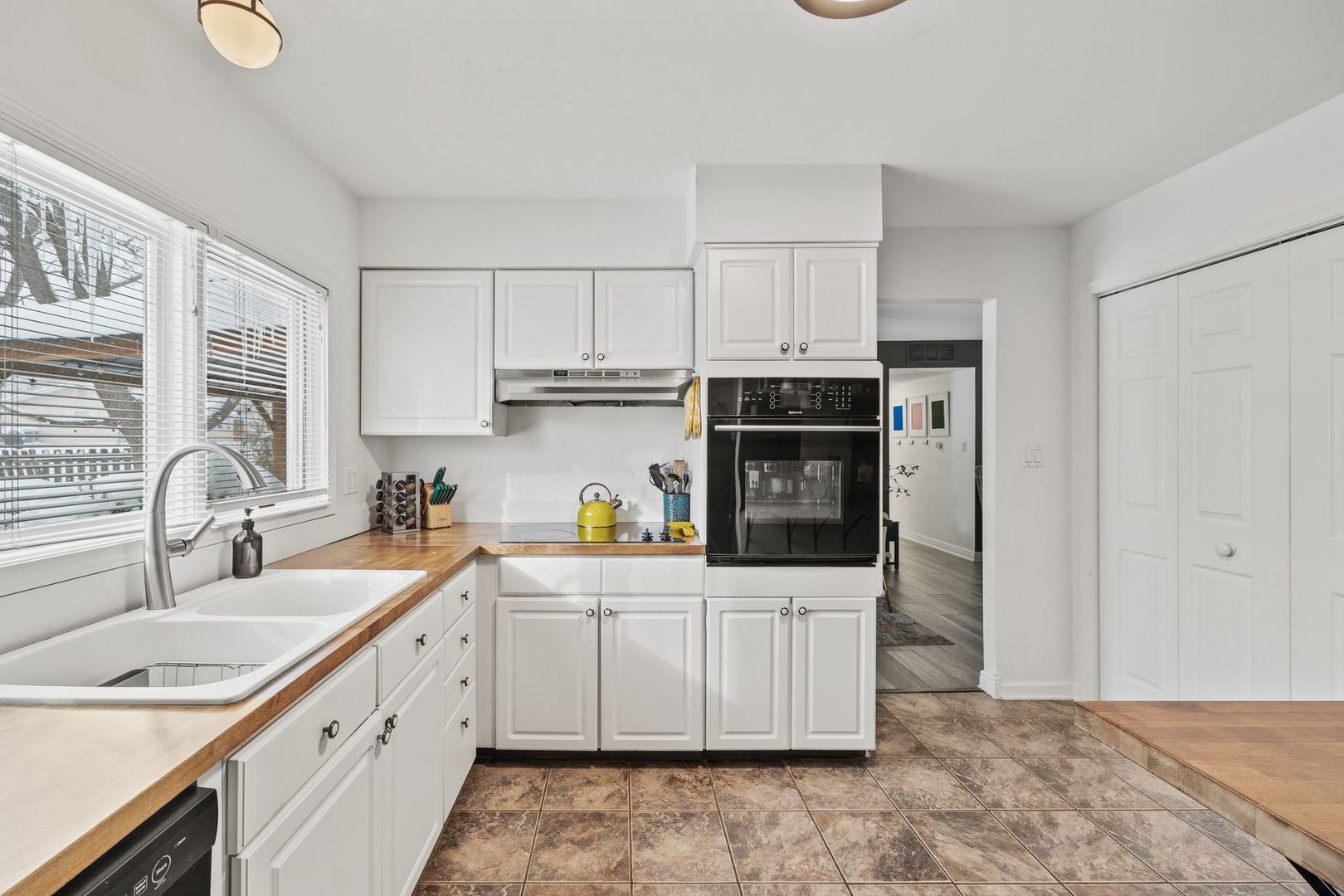 100 Dartford Lane, Schaumburg, IL 60194