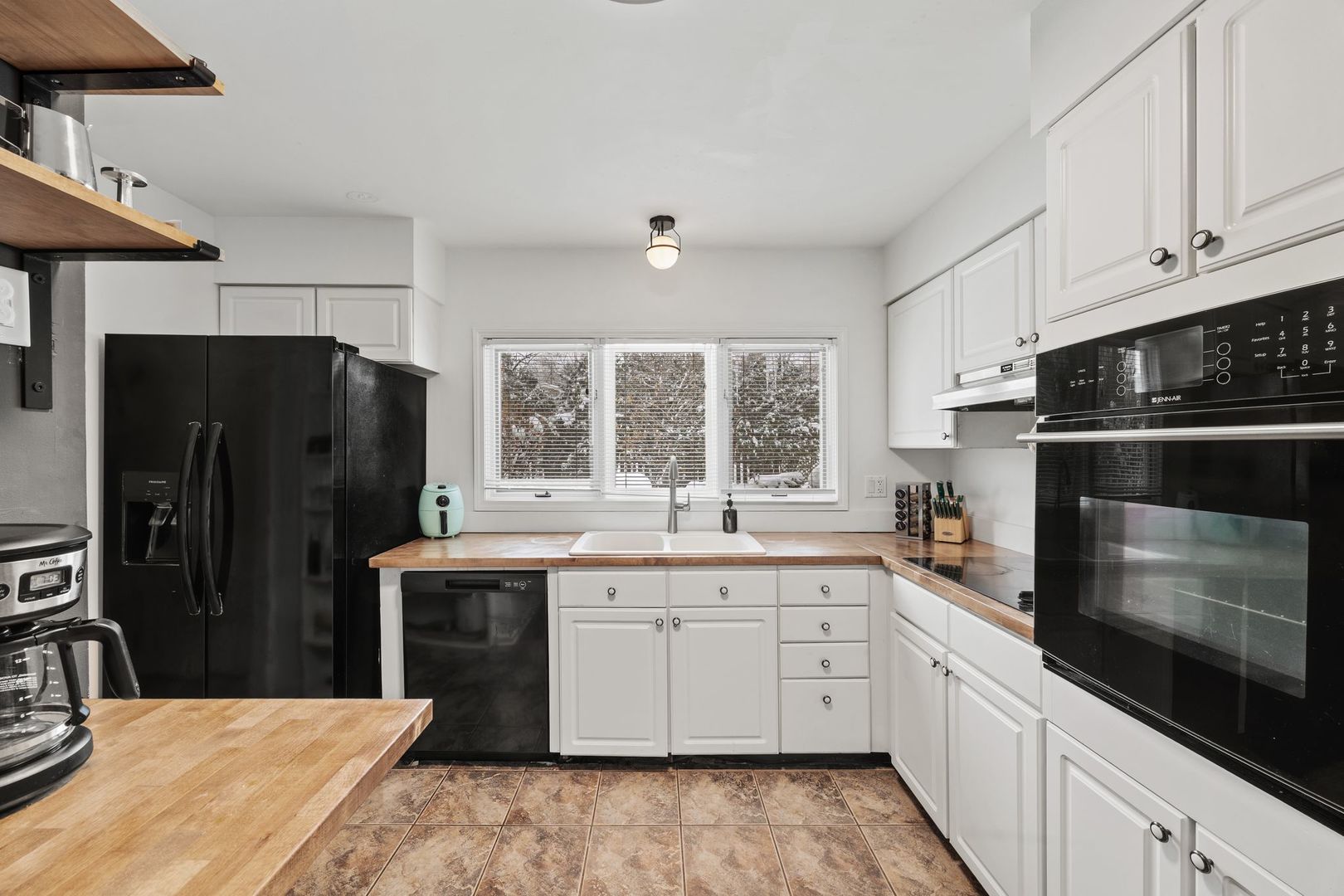 100 Dartford Lane, Schaumburg, IL 60194