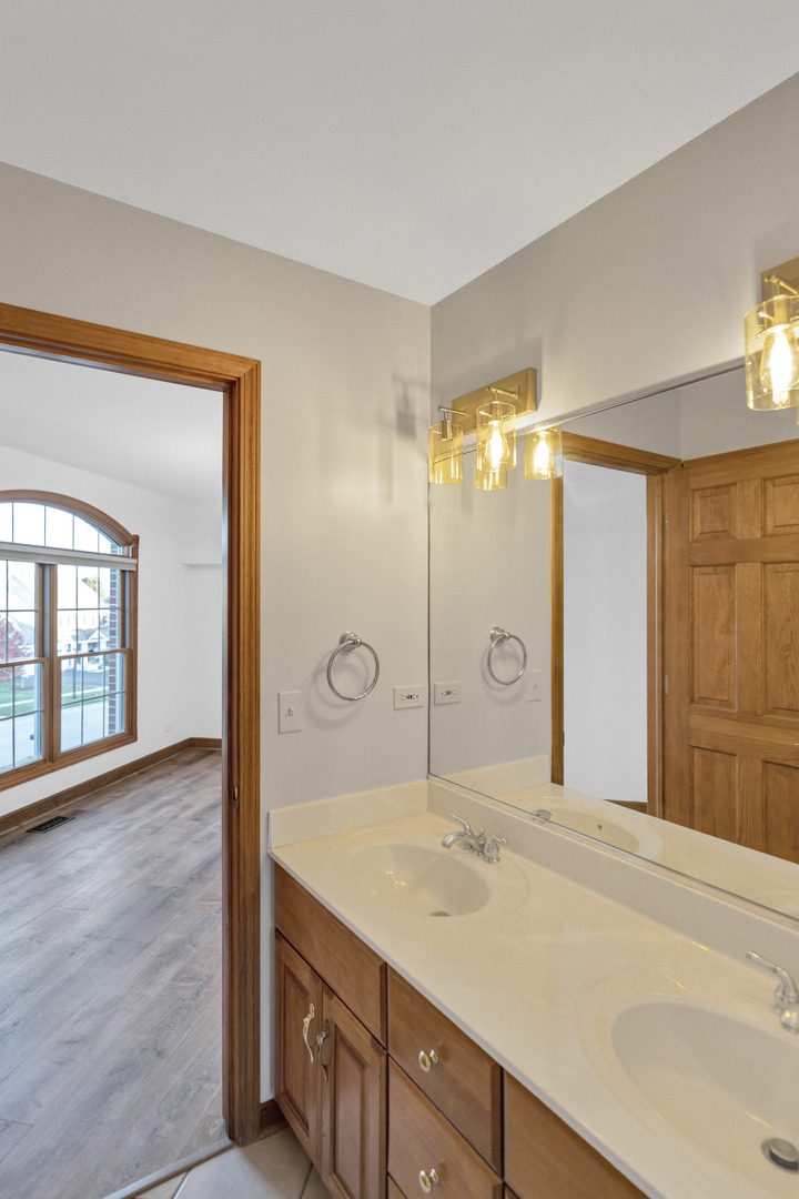 4N550 School Road, St. Charles, IL 60175