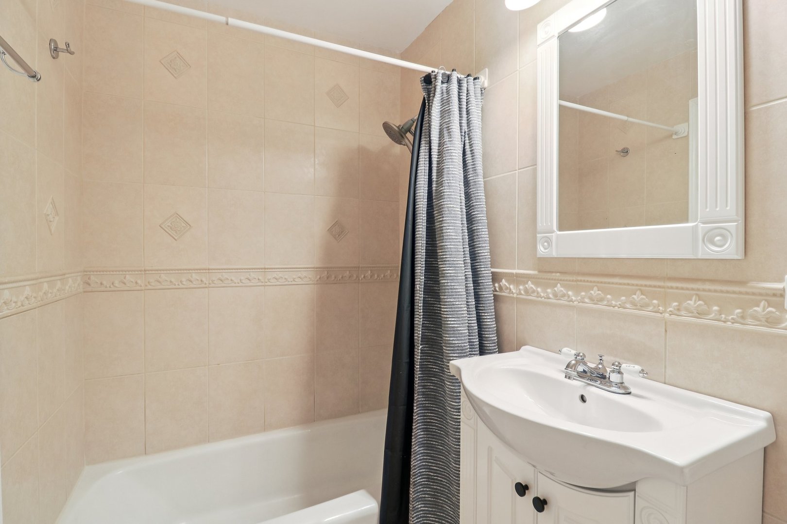 8872 Jody Lane #2E, Des Plaines, IL 60016