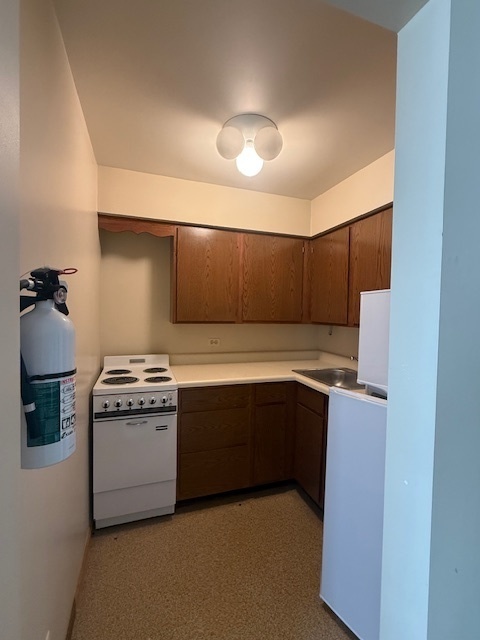 7 S County Street, Waukegan, IL 60085